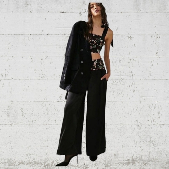 Free People Ensemble Petra Black Satin Pant Crop Top Set Embroidered Size 8 - Picture 2 of 13